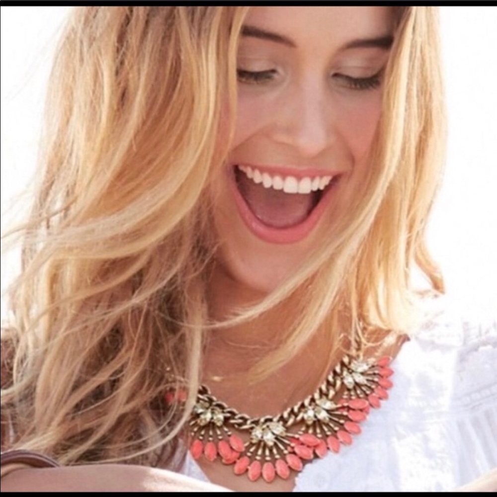 Stella & Dot- coral cay necklace